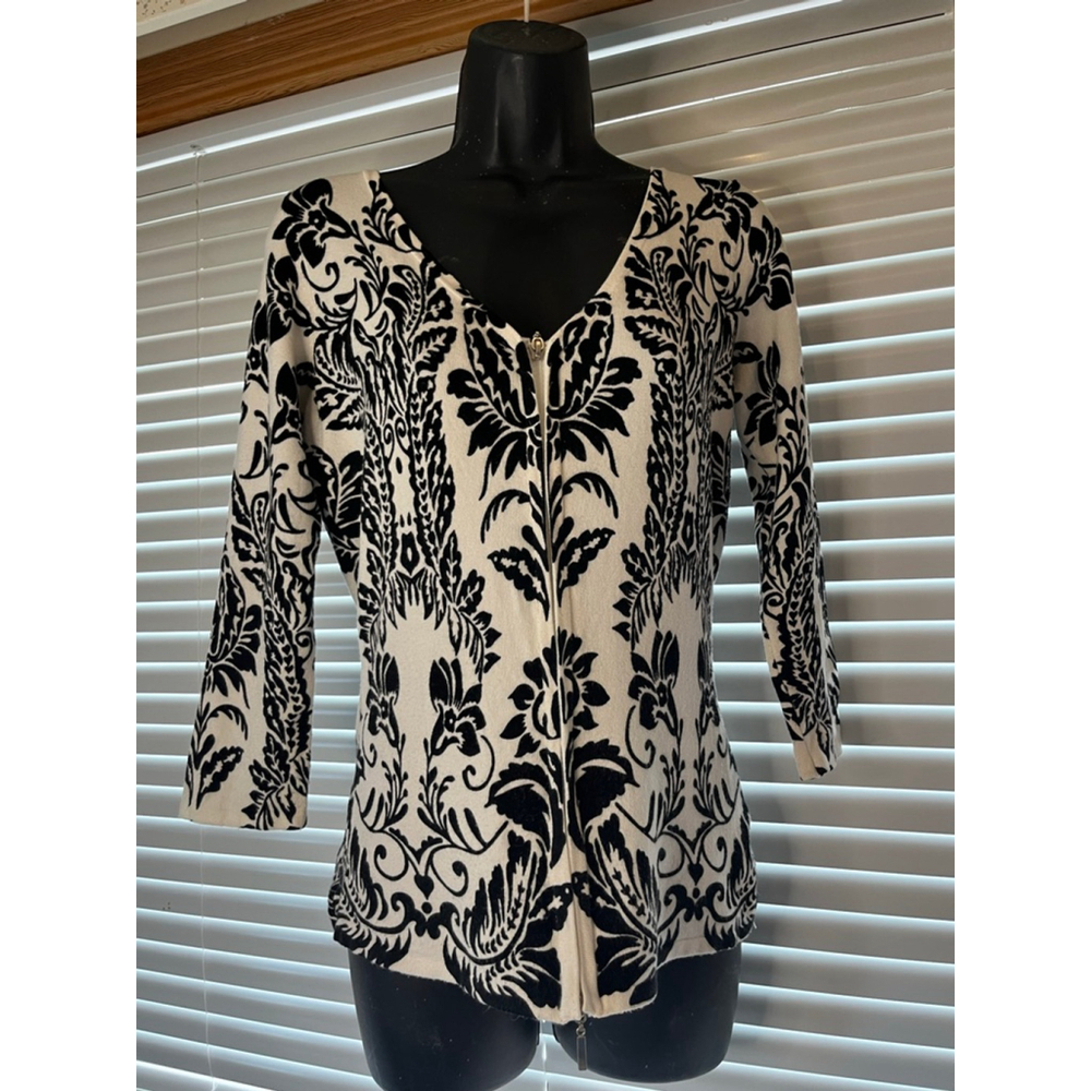 Black and White floural Patterned double zipper Sweater